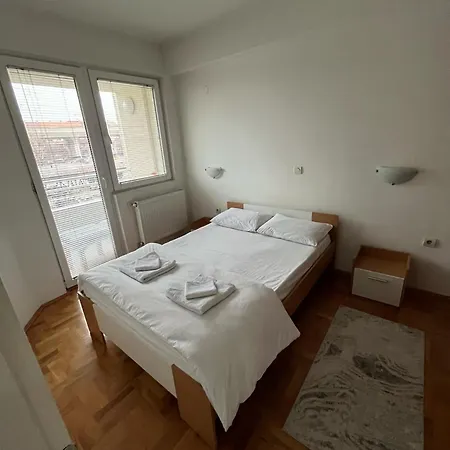 D Apartment-cozy Near To Busstation&citycenter Апартаменти *