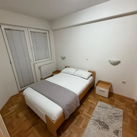 D Apartment-cozy Near To Busstation&citycenter Апартаменти